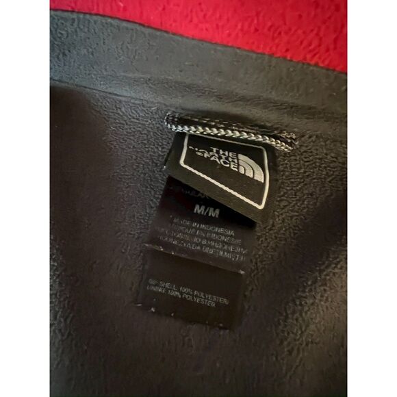 The North Face Windwall full zip fleece jacket in bright red. Size M. - Picture 9 of 9